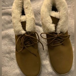 Skechers boots size 9